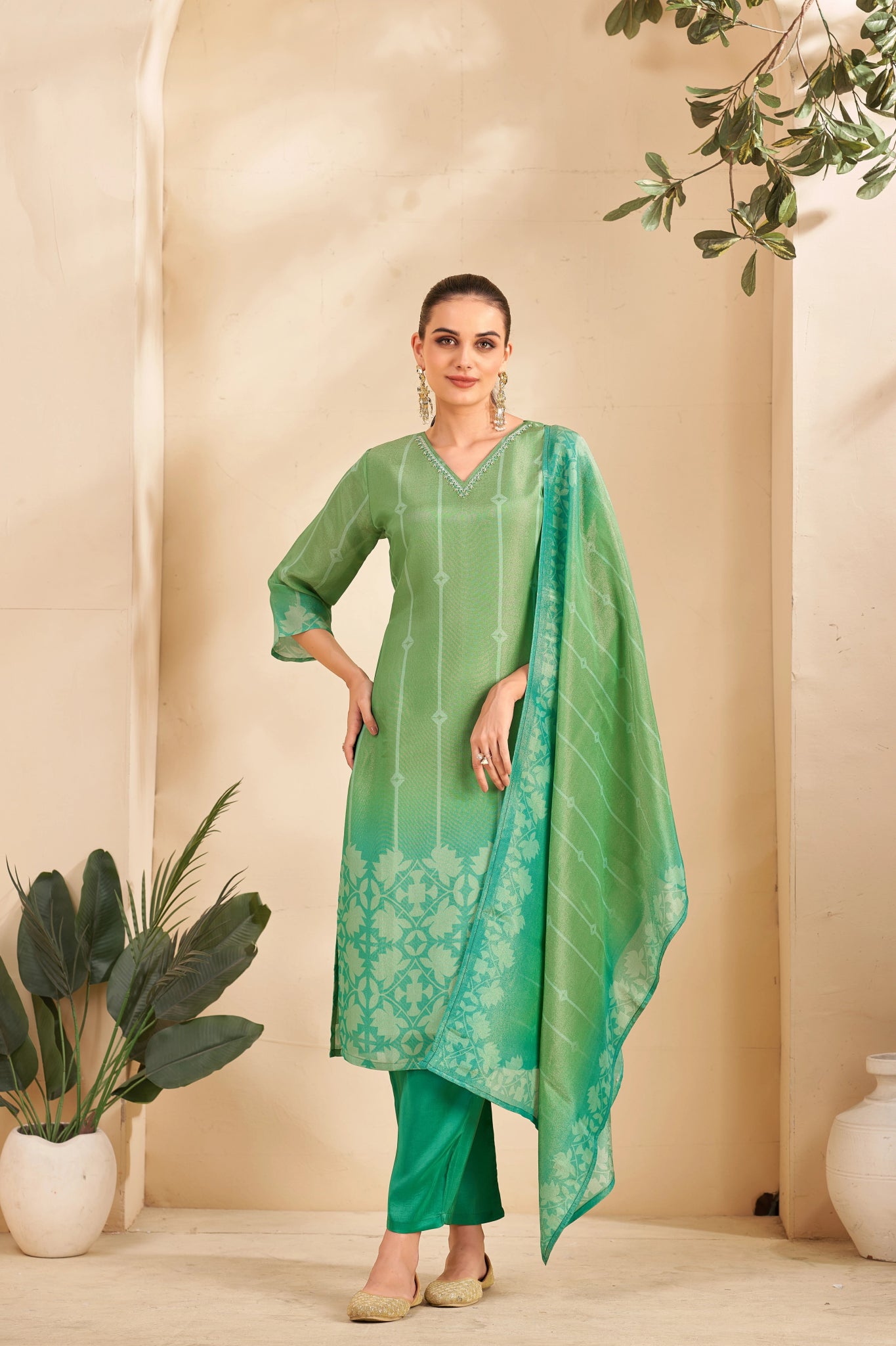 Shop premium women's ethnic suits – Avitra