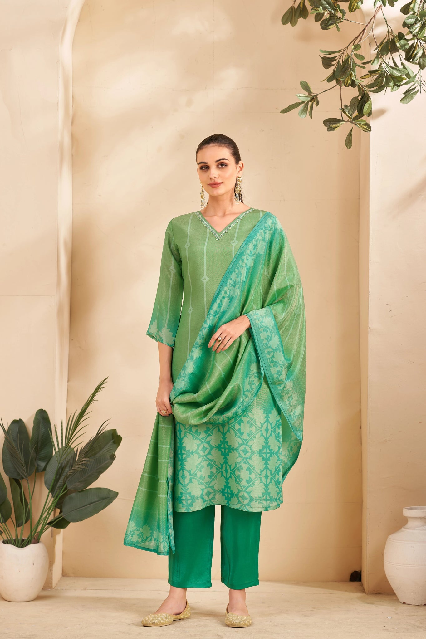 Shop premium women's ethnic suits – Avitra