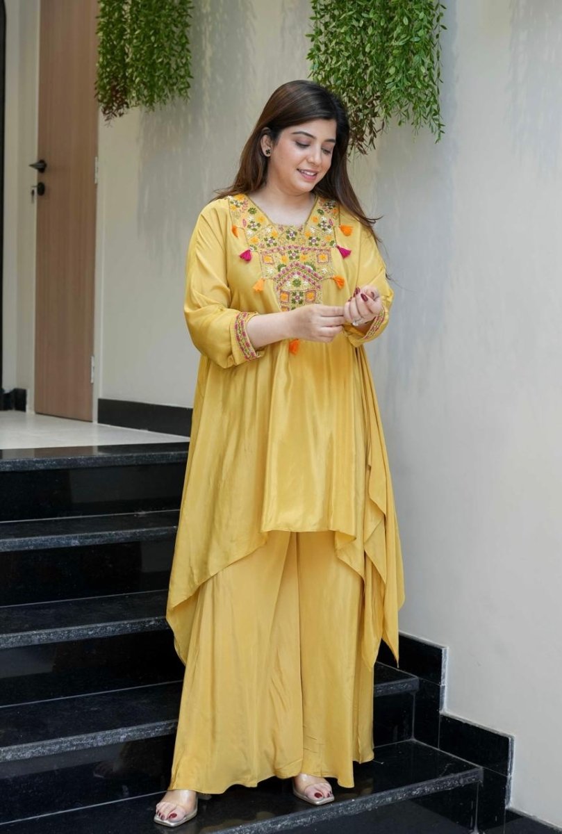 Shop premium women's ethnic suits – Avitra