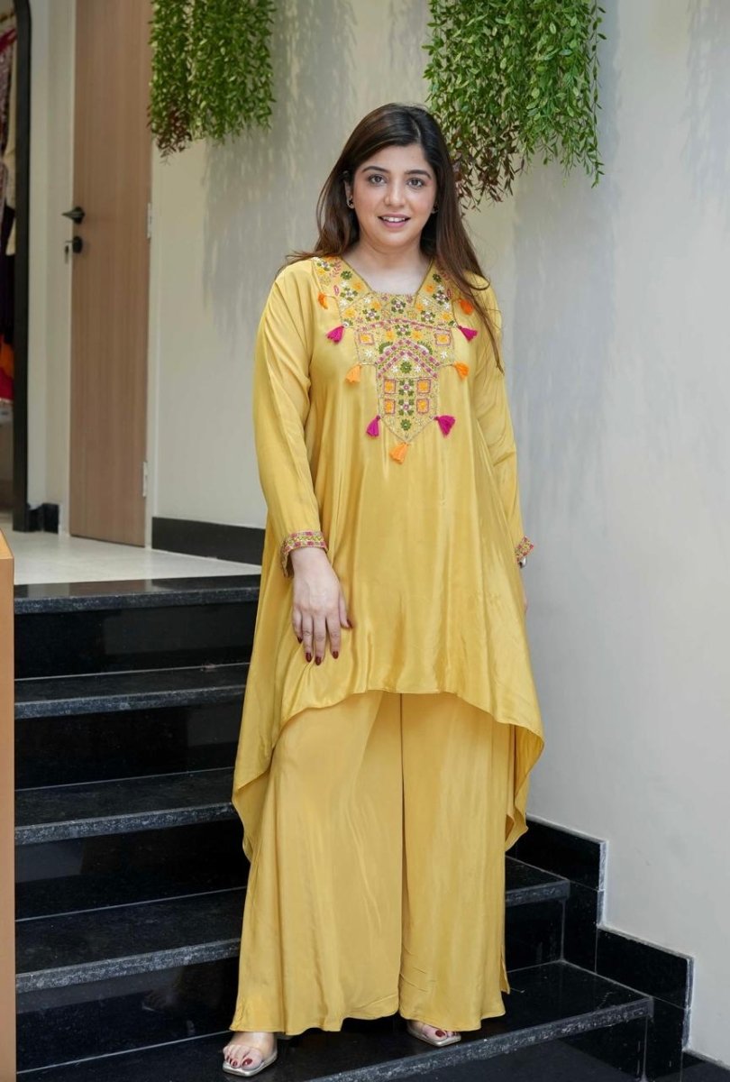 Shop premium women's ethnic suits – Avitra