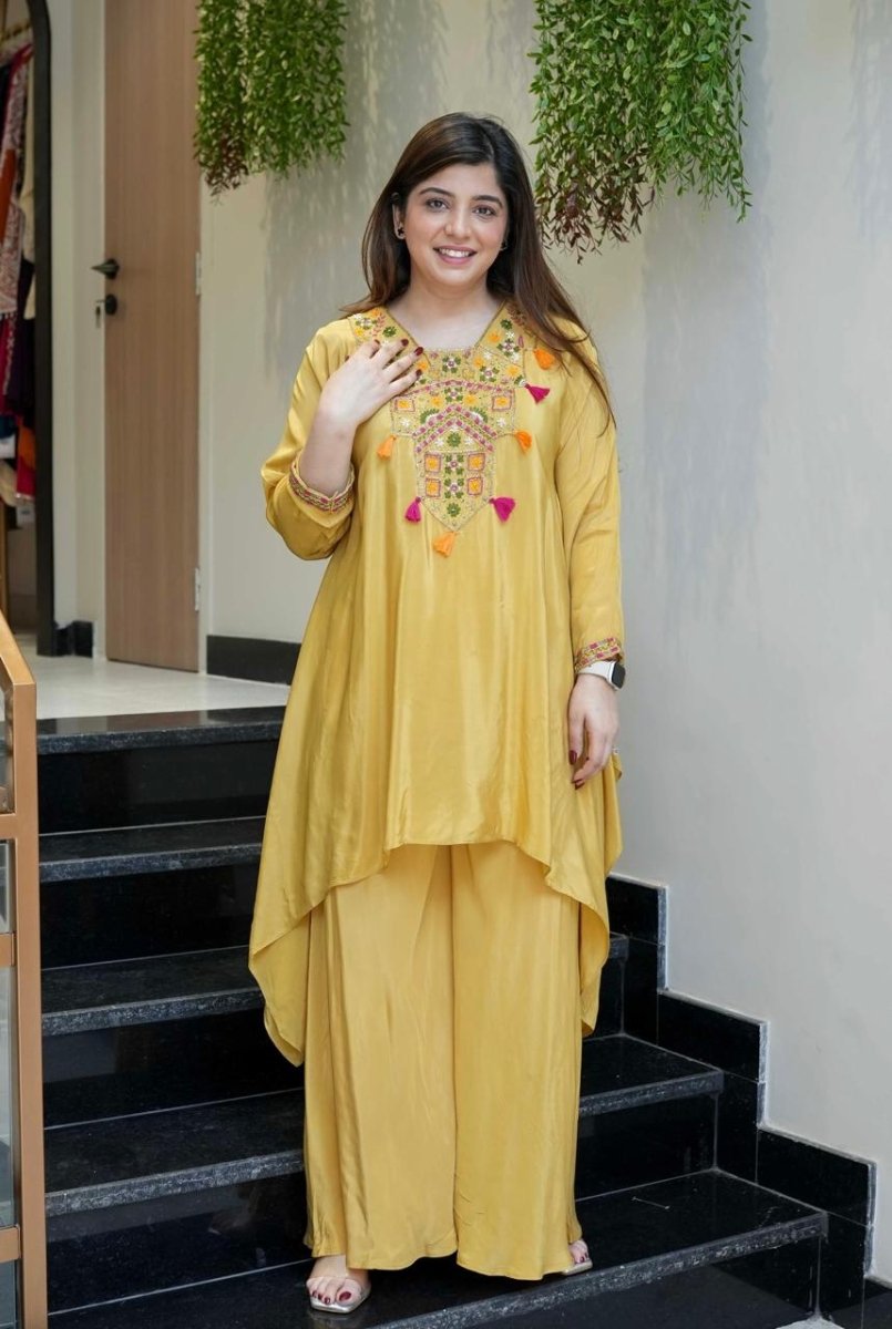 Shop premium women's ethnic suits – Avitra