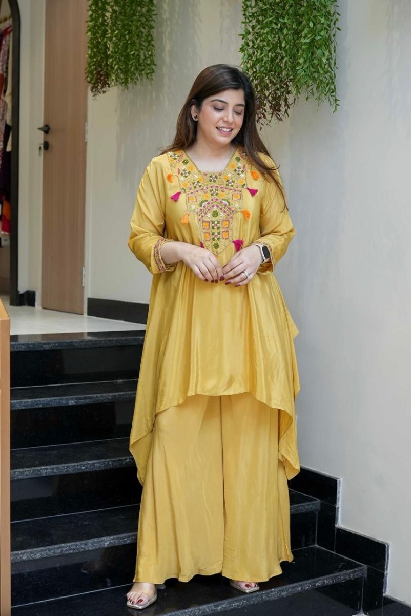 Shop premium women's ethnic suits – Avitra
