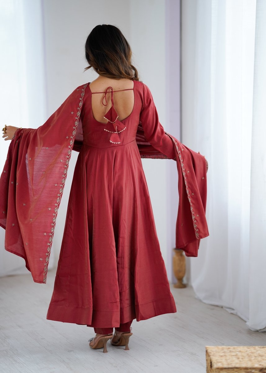 Shop premium women's ethnic suits – Avitra