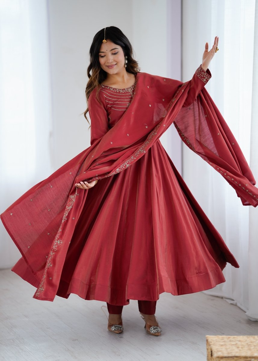 Shop premium women's ethnic suits – Avitra