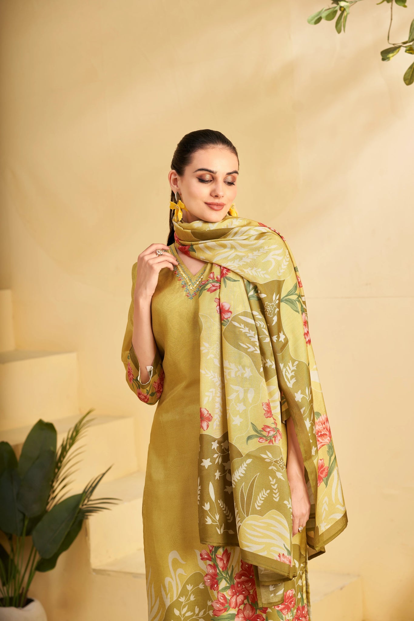 Shop premium women's ethnic suits – Avitra
