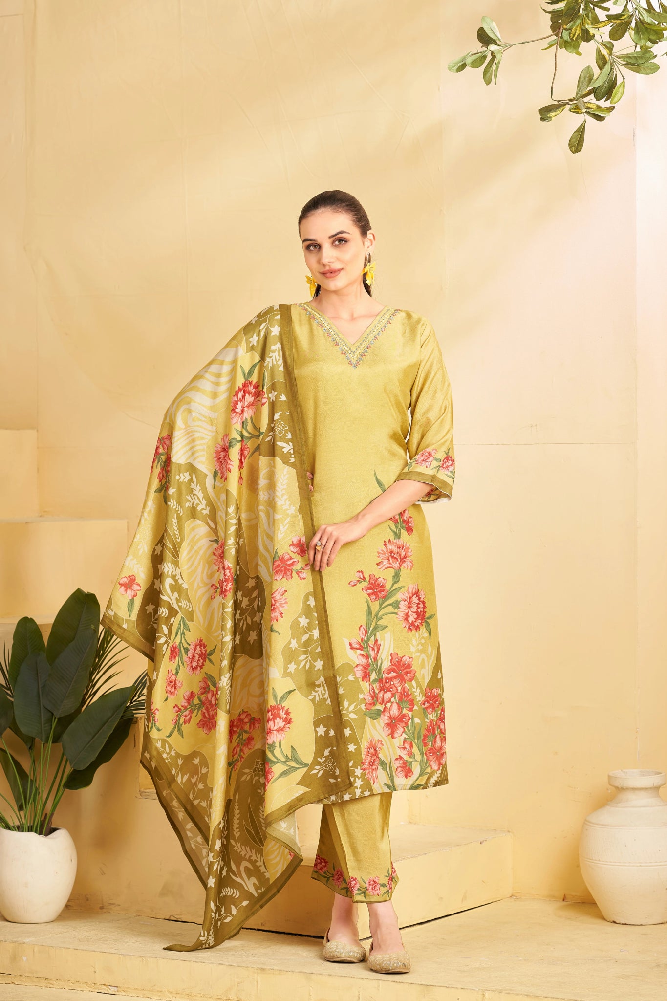 Shop premium women's ethnic suits – Avitra
