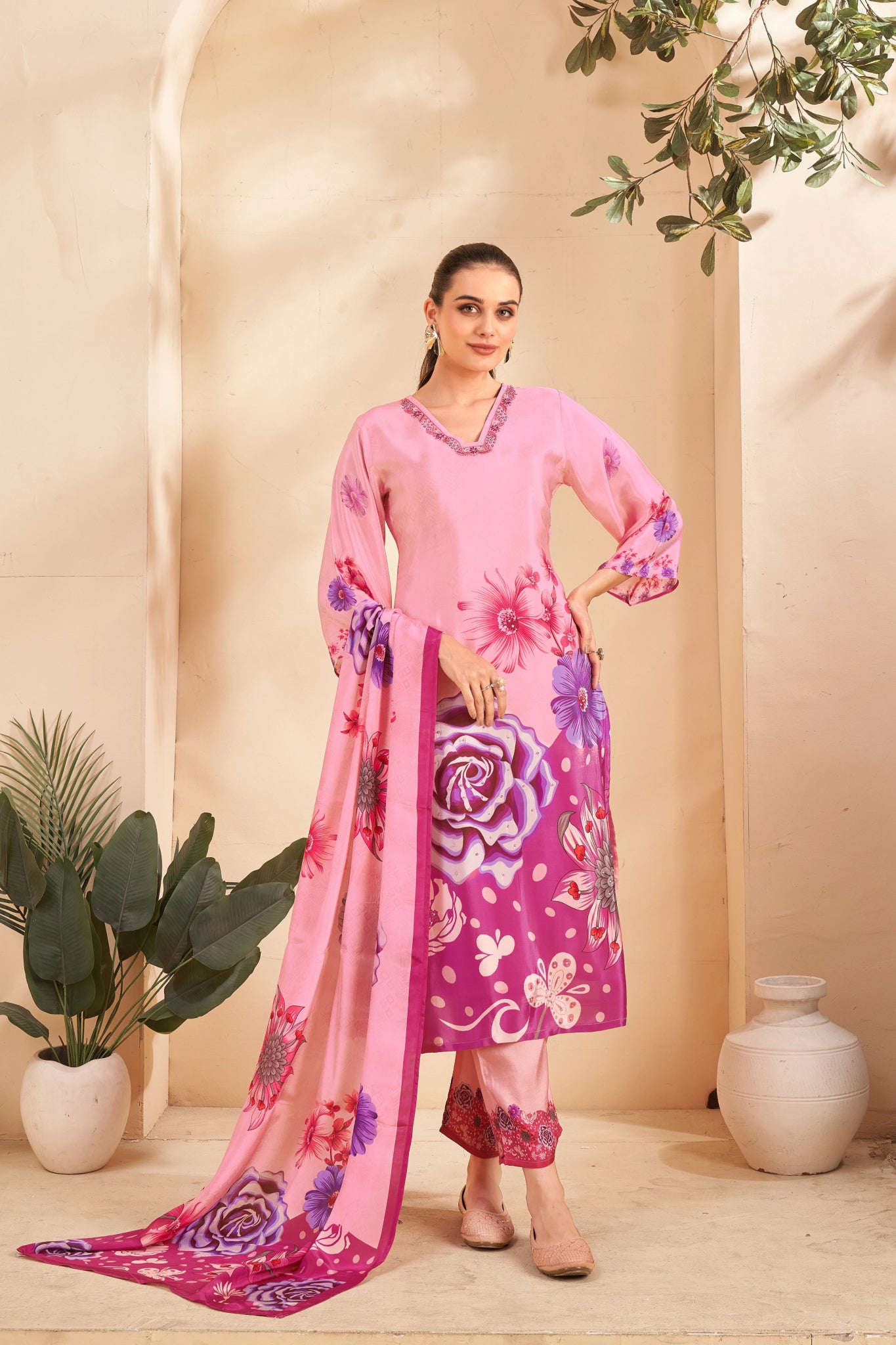 Shop premium women's ethnic suits – Avitra