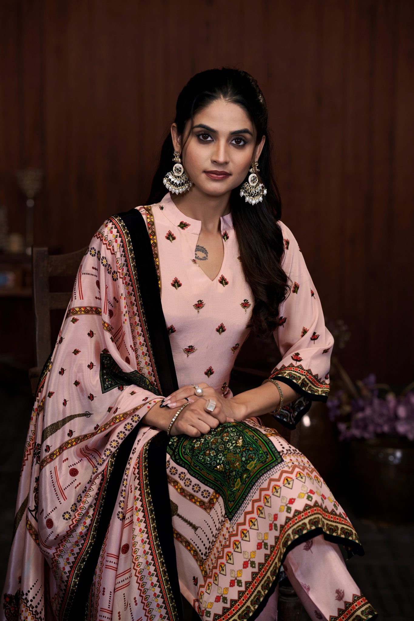 Shop premium women's ethnic suits – Avitra