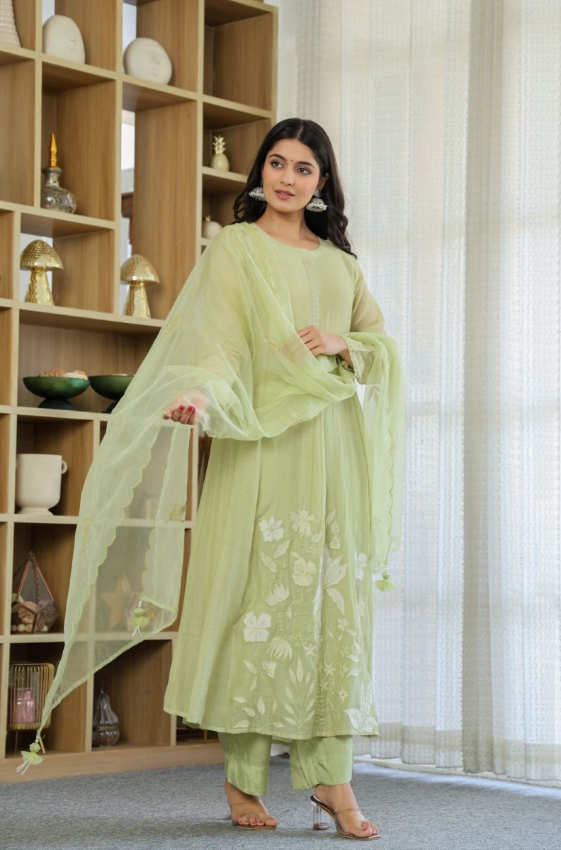 Shop premium women's ethnic suits – Avitra