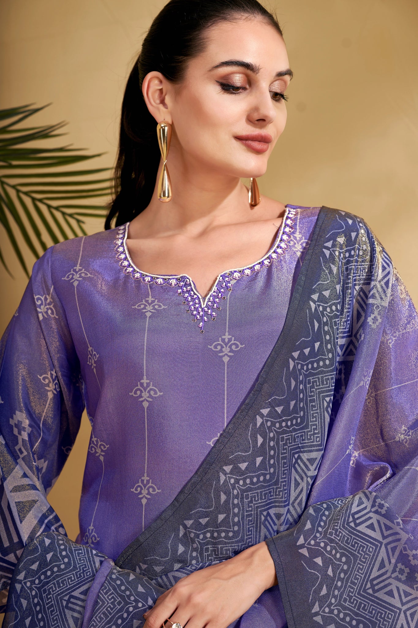 Shop premium women's ethnic suits – Avitra