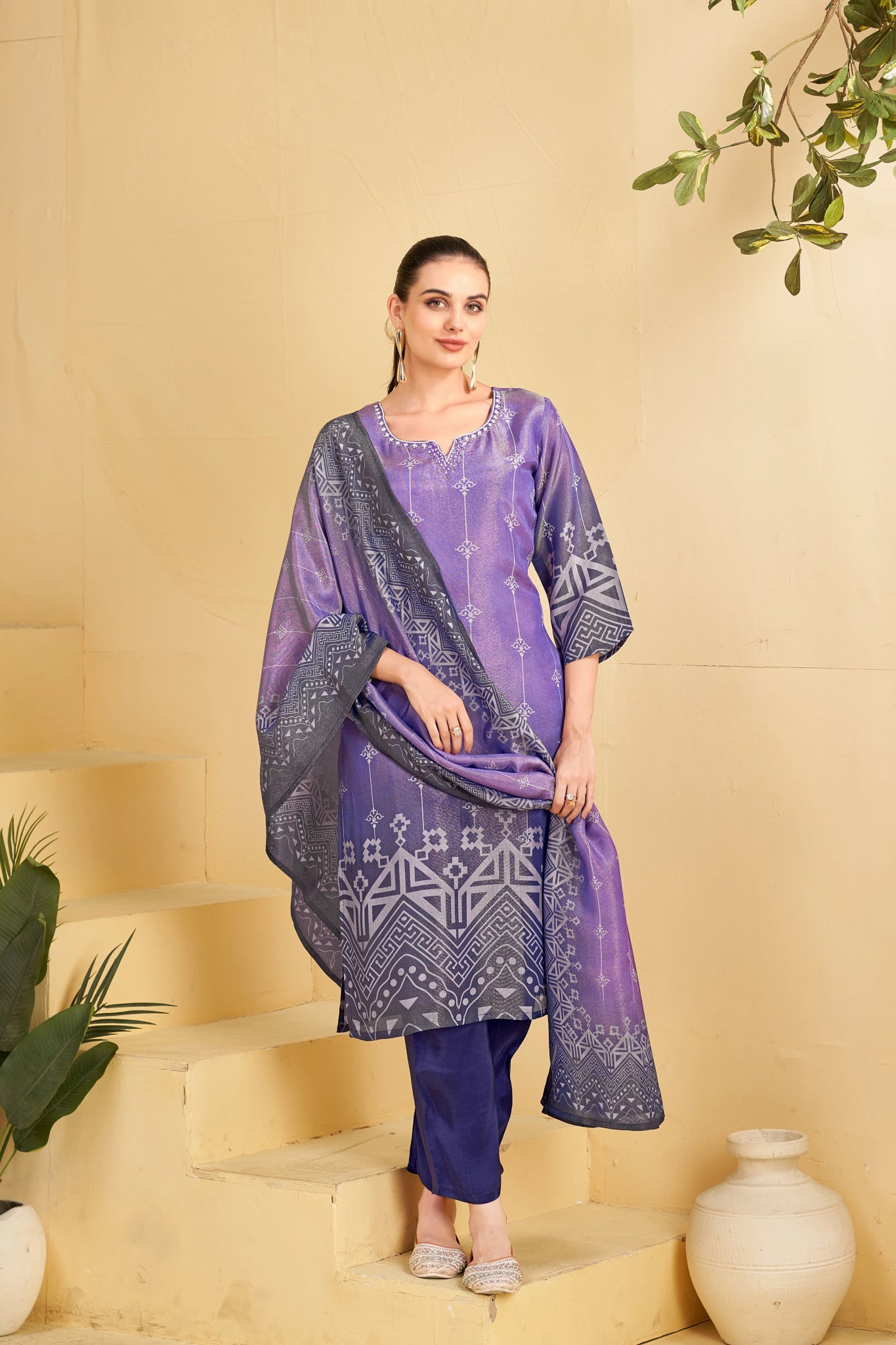 Shop premium women's ethnic suits – Avitra
