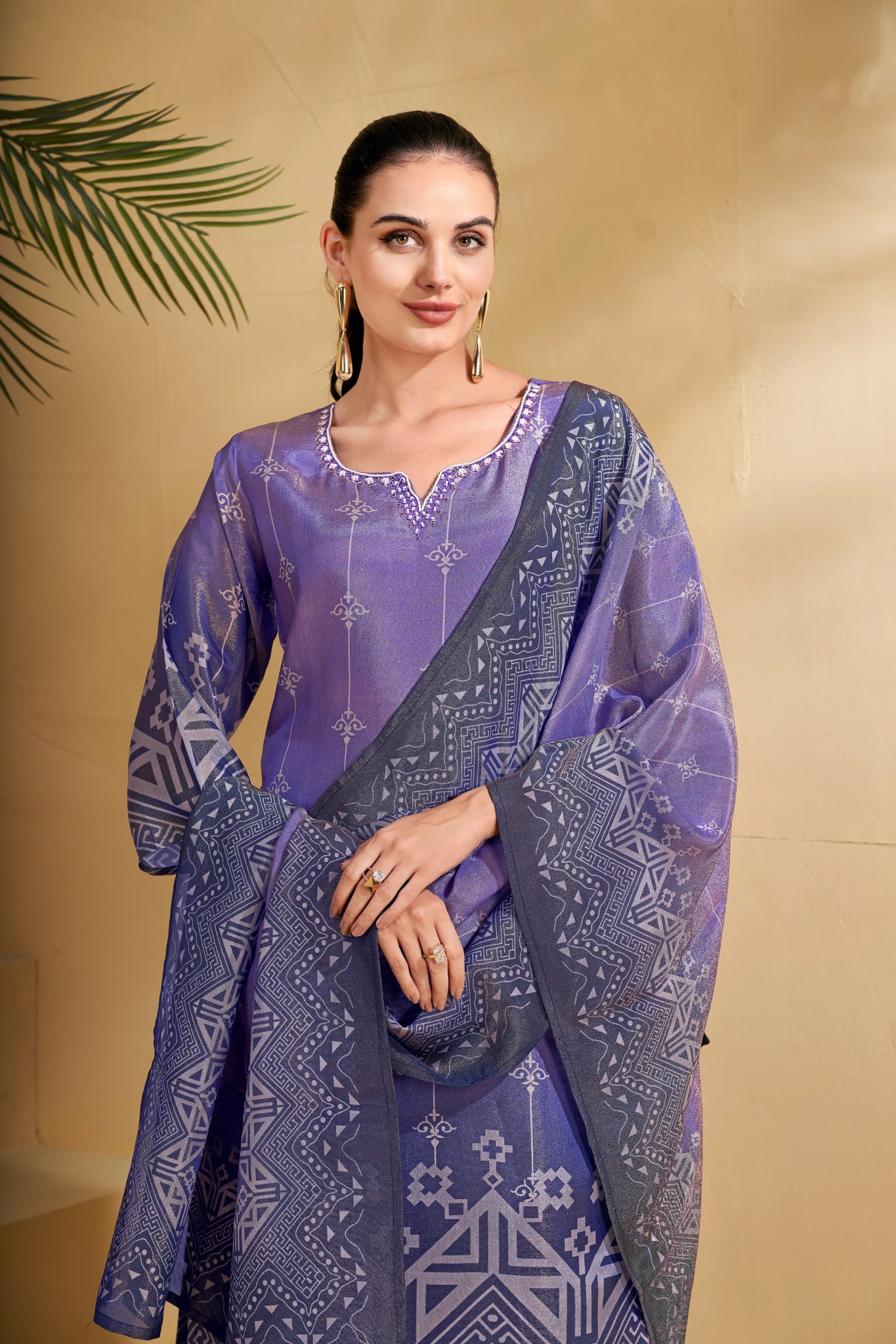 Shop premium women's ethnic suits – Avitra