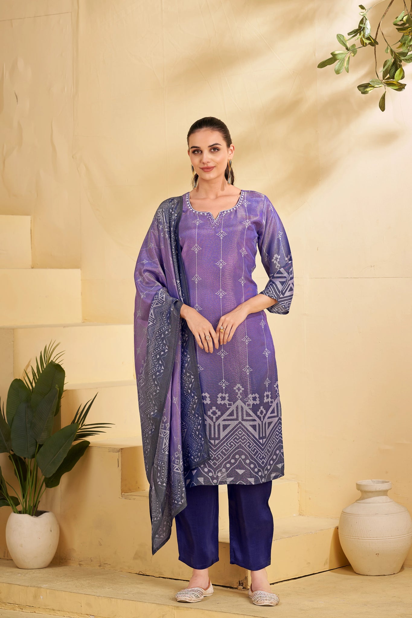 Shop premium women's ethnic suits – Avitra