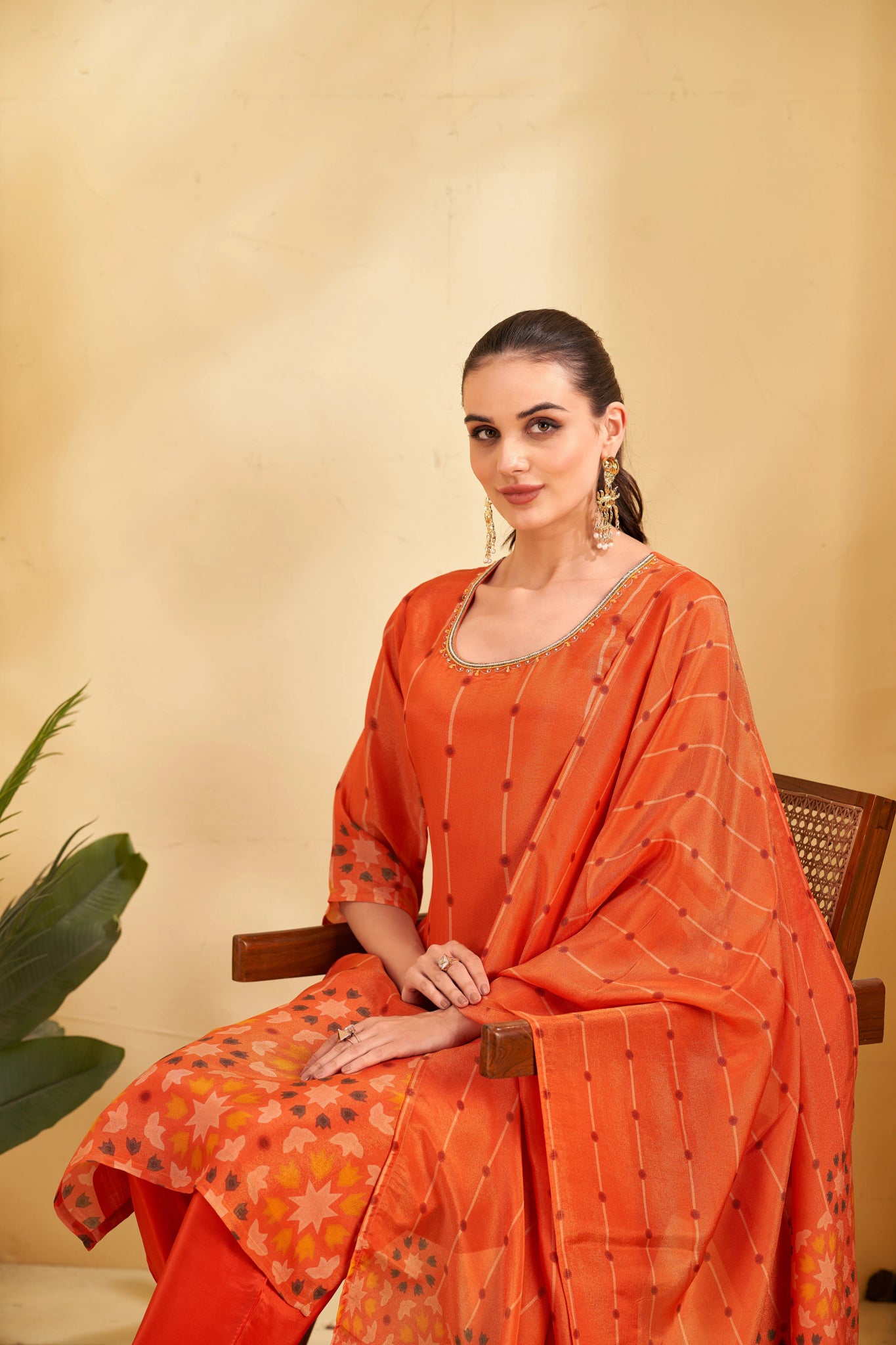 Shop premium women's ethnic suits – Avitra