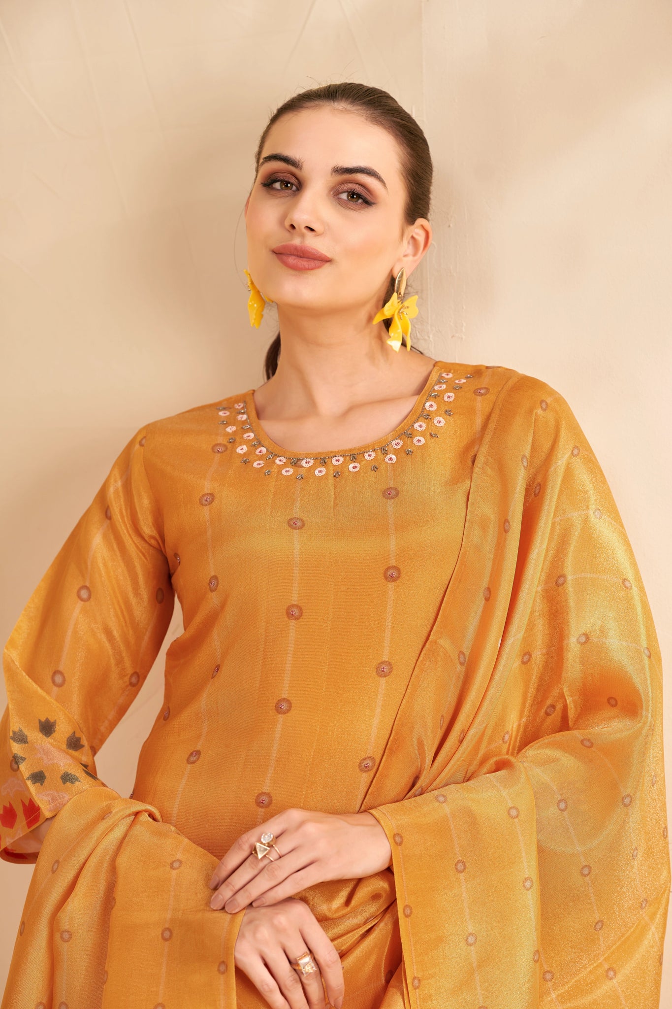 Shop premium women's ethnic suits – Avitra
