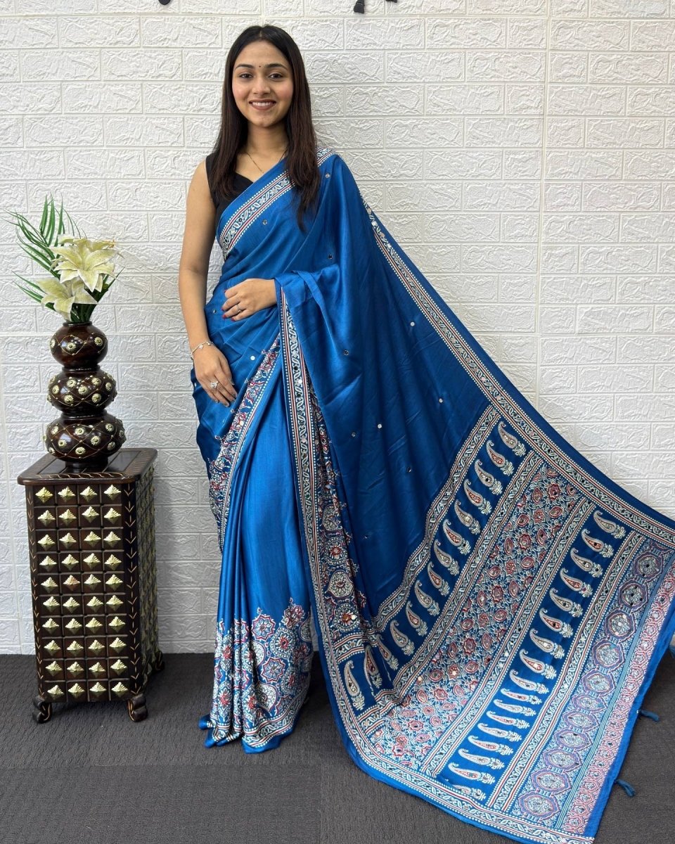 Shop premium women's ethnic suits – Avitra