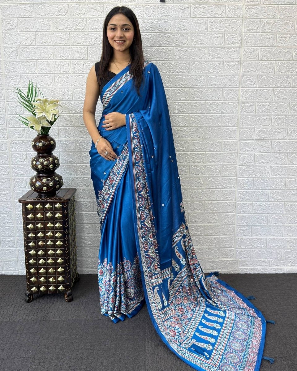 Shop premium women's ethnic suits – Avitra