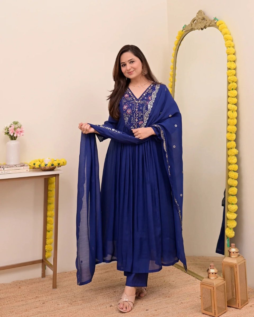 Shop premium women's ethnic suits – Avitra