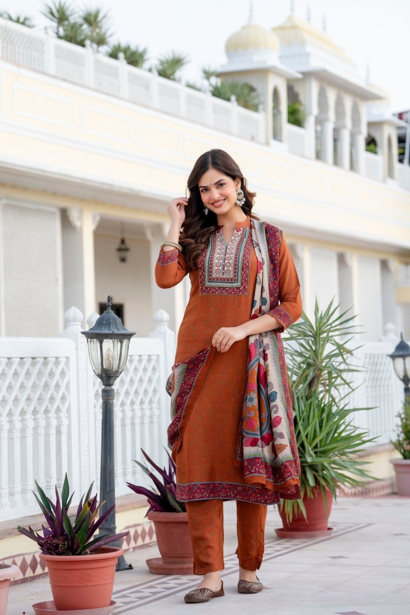 Shop premium women's ethnic suits – Avitra