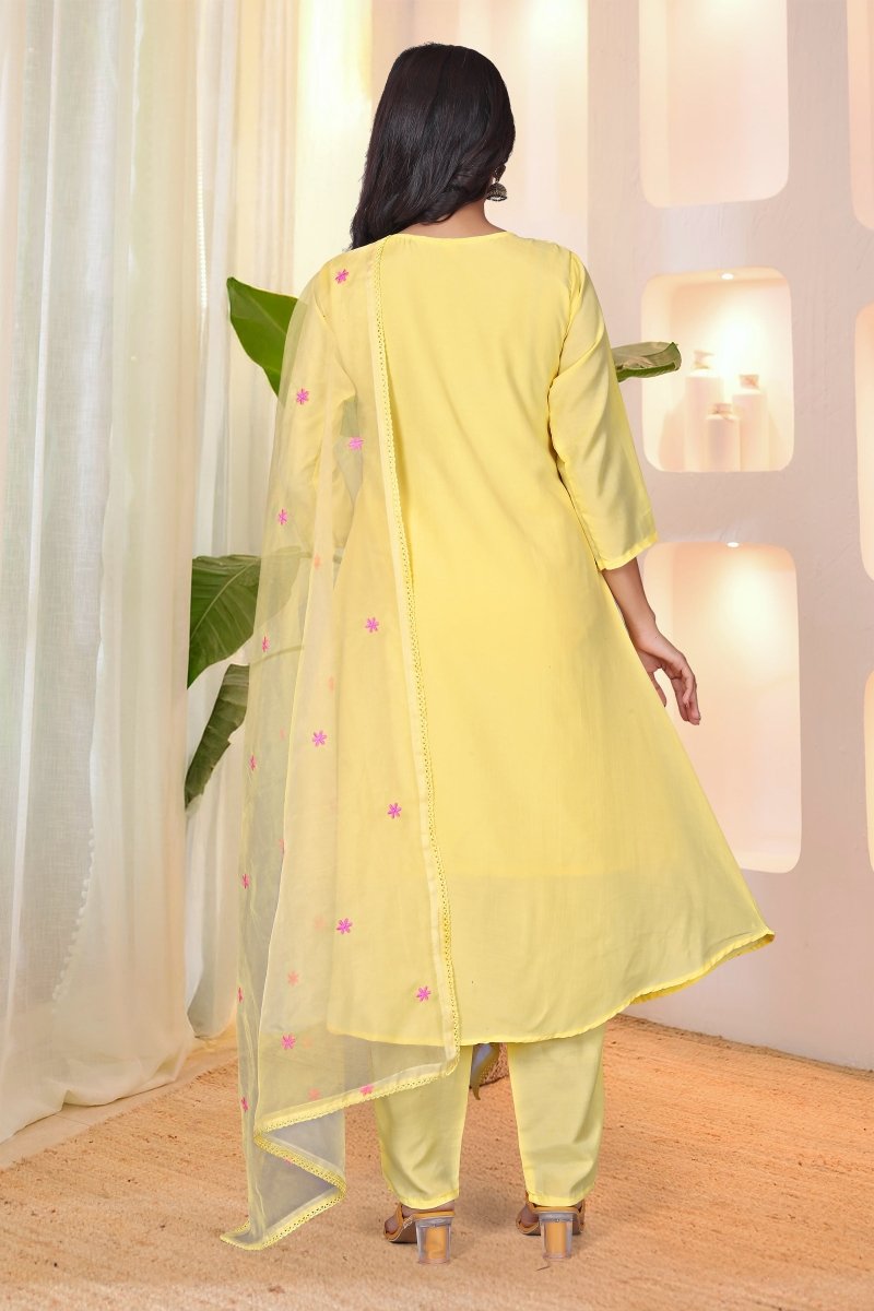 Shop premium women's ethnic suits – Avitra