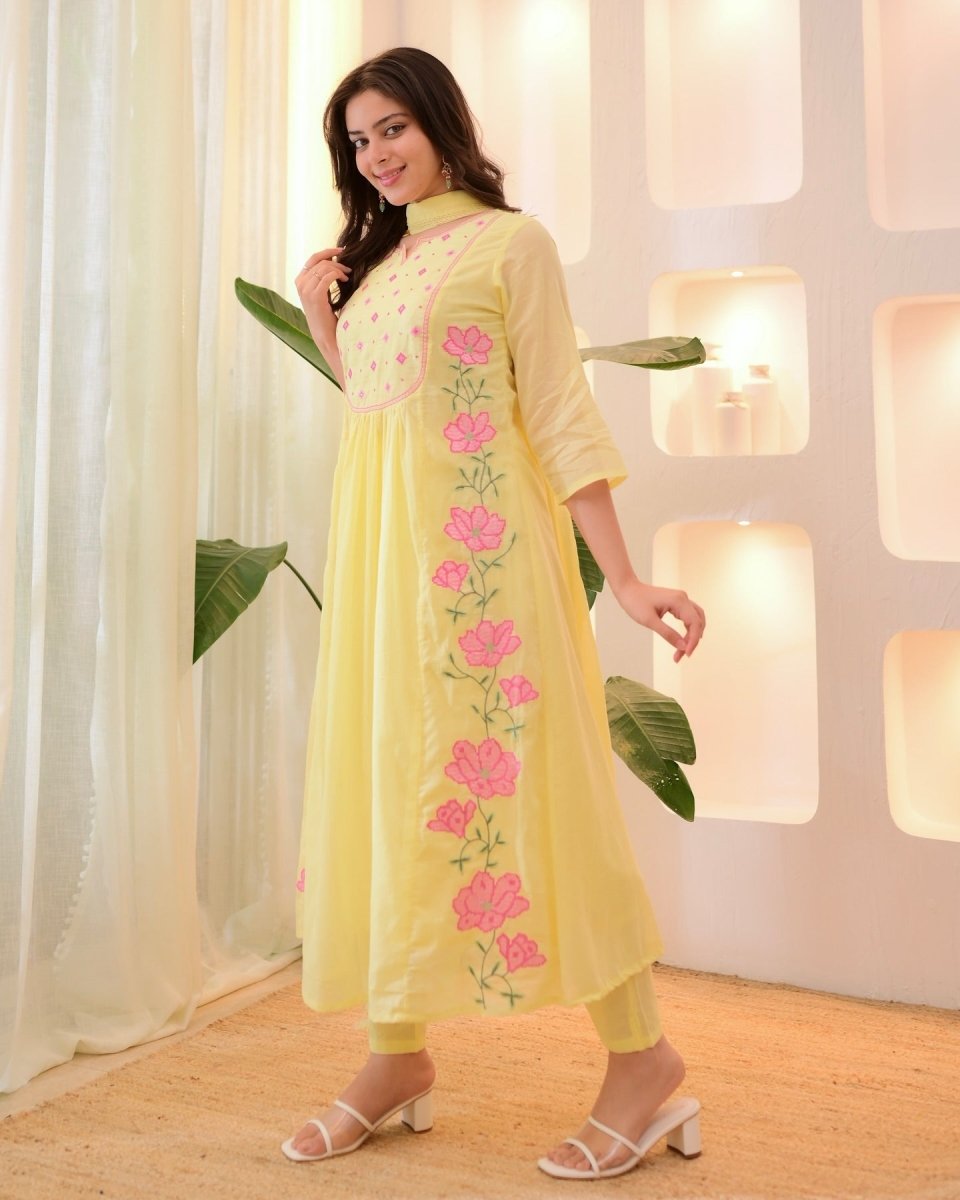 Shop premium women's ethnic suits – Avitra